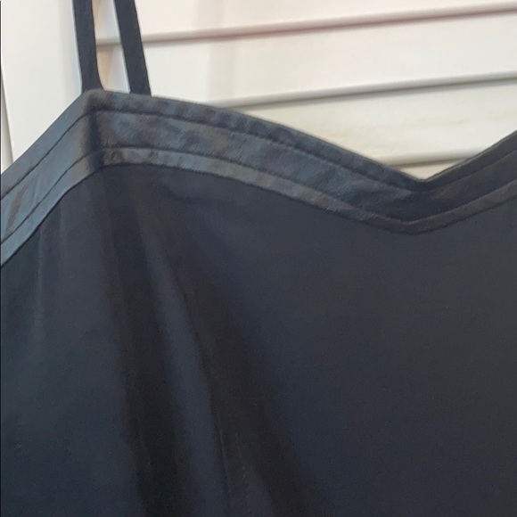 Simple little black dress - Picture 4 of 6